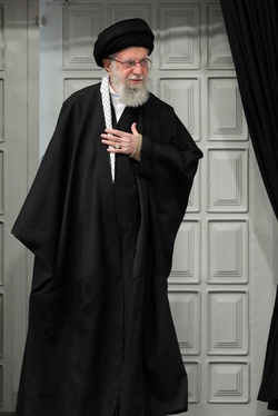 عزاداری شام شهادت حضرت زهرا(س) با حضور رهبر معظم انقلاب برگزار شد+تصاویر