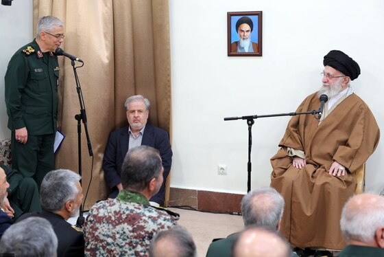 رهبر معظم انقلاب در دیدار فرماندهان عالی نیروهای مسلح: دشمن از پیشرفت‌های جمهوری اسلامی کلافه و عصبی است + تصاویر