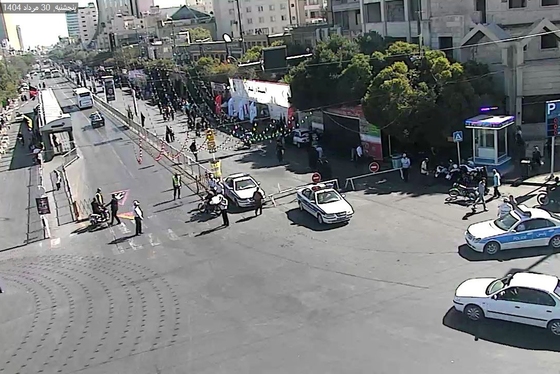 آغاز محدودیت‌های ترافیکی دهه آخر صفر در مشهد | پارک خودرو در اطراف حرم مطهر ممنوع شد (۳۰ مردادماه ۱۴۰۴) + عکس و فیلم