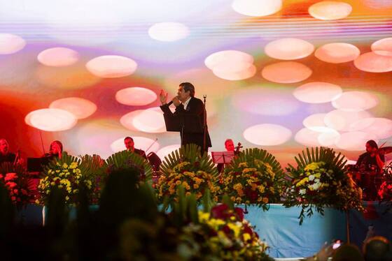 تصاویری از اجرای سالار عقیلی در دریاچه چیتگر تهران