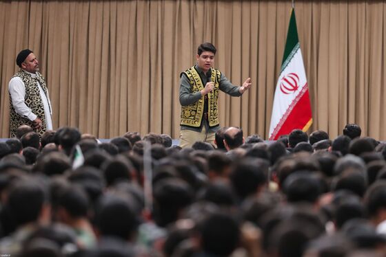 گزارش تصویری | دیدار دانش‌آموزان و دانشجویان با رهبر معظم انقلاب اسلامی، به‌مناسبت سیزدهم آبان‌ماه (۱۲ آبان ۱۴۰۴)