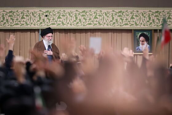 گزارش تصویری | دیدار دانش‌آموزان و دانشجویان با رهبر معظم انقلاب اسلامی، به‌مناسبت سیزدهم آبان‌ماه (۱۲ آبان ۱۴۰۴)