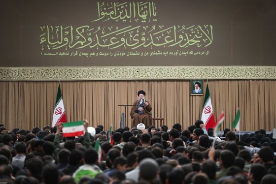 گزارش تصویری | دیدار دانش‌آموزان و دانشجویان با رهبر معظم انقلاب اسلامی، به‌مناسبت سیزدهم آبان‌ماه (۱۲ آبان ۱۴۰۴)