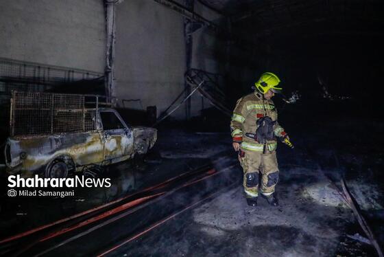 گزارش تصویری | وقوع آتش‌سوزی گسترده در یک کارگاه چوب و تولید مبلمان در مشهد