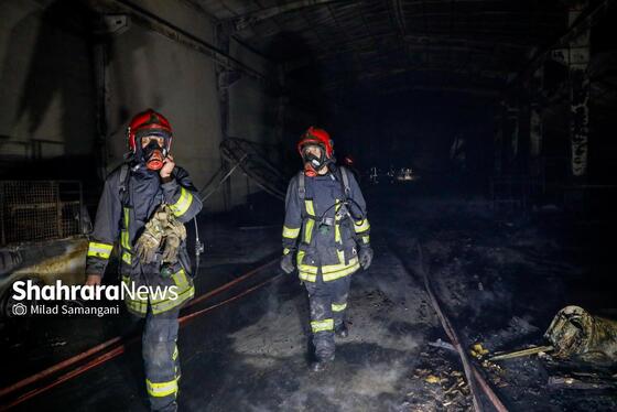 گزارش تصویری | وقوع آتش‌سوزی گسترده در یک کارگاه چوب و تولید مبلمان در مشهد