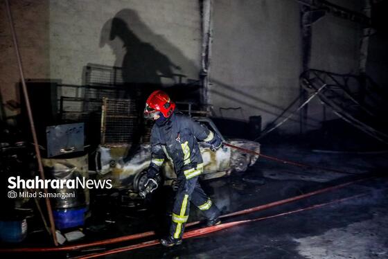 گزارش تصویری | وقوع آتش‌سوزی گسترده در یک کارگاه چوب و تولید مبلمان در مشهد