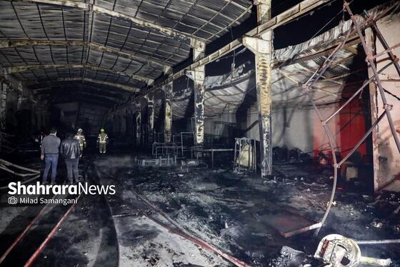 گزارش تصویری | وقوع آتش‌سوزی گسترده در یک کارگاه چوب و تولید مبلمان در مشهد