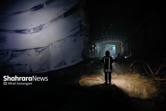 گزارش تصویری | وقوع آتش‌سوزی گسترده در یک کارگاه چوب و تولید مبلمان در مشهد