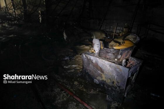 گزارش تصویری | وقوع آتش‌سوزی گسترده در یک کارگاه چوب و تولید مبلمان در مشهد