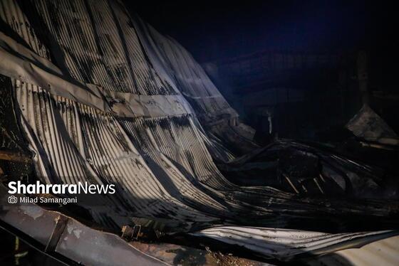 گزارش تصویری | وقوع آتش‌سوزی گسترده در یک کارگاه چوب و تولید مبلمان در مشهد