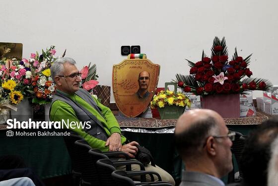 گزارش تصویری | آیین تجلیل از حسین نخعی شریف، اهدای پلاک افتخار و رونمایی از کتاب «تاریخ فوتبال مشهد»