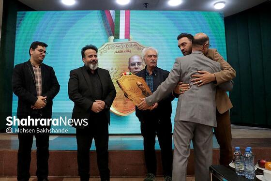گزارش تصویری | آیین تجلیل از حسین نخعی شریف، اهدای پلاک افتخار و رونمایی از کتاب «تاریخ فوتبال مشهد»