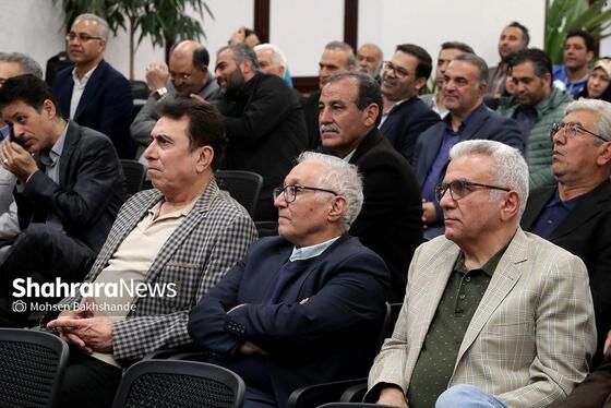 گزارش تصویری | آیین تجلیل از حسین نخعی شریف، اهدای پلاک افتخار و رونمایی از کتاب «تاریخ فوتبال مشهد»