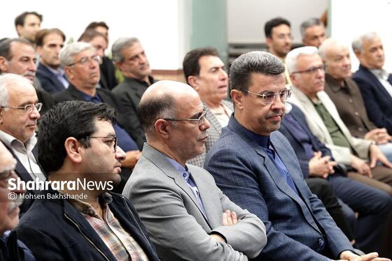 گزارش تصویری | آیین تجلیل از حسین نخعی شریف، اهدای پلاک افتخار و رونمایی از کتاب «تاریخ فوتبال مشهد»