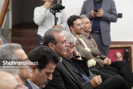 گزارش تصویری | آیین تجلیل از حسین نخعی شریف، اهدای پلاک افتخار و رونمایی از کتاب «تاریخ فوتبال مشهد»