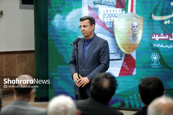 گزارش تصویری | آیین تجلیل از حسین نخعی شریف، اهدای پلاک افتخار و رونمایی از کتاب «تاریخ فوتبال مشهد»