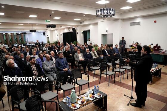 گزارش تصویری | آیین تجلیل از حسین نخعی شریف، اهدای پلاک افتخار و رونمایی از کتاب «تاریخ فوتبال مشهد»