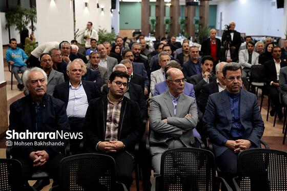 گزارش تصویری | آیین تجلیل از حسین نخعی شریف، اهدای پلاک افتخار و رونمایی از کتاب «تاریخ فوتبال مشهد»