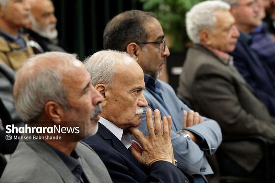 گزارش تصویری | آیین تجلیل از حسین نخعی شریف، اهدای پلاک افتخار و رونمایی از کتاب «تاریخ فوتبال مشهد»