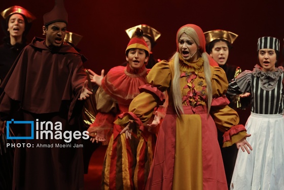 گزارش تصویری | نمایش موزیکال «رابین هود»