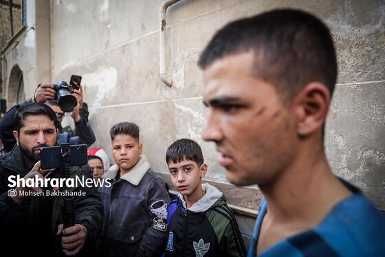 گزارش تصویری | بازسازی صحنه جرم زورگیری موبایل با ساطور از دو نوجوان مشهدی