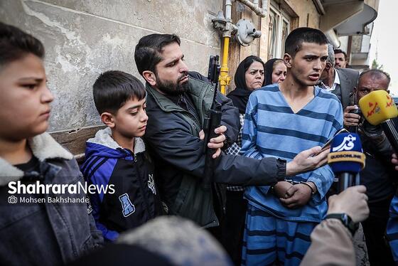 گزارش تصویری | بازسازی صحنه جرم زورگیری موبایل با ساطور از دو نوجوان مشهدی