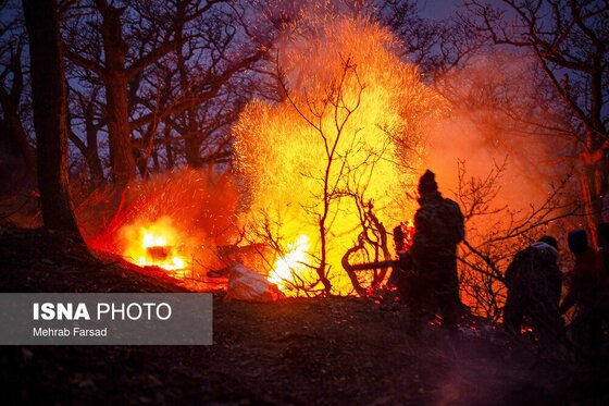 گزارش تصویری | عملیات مهار آتش‌سوزی مناطق کوهستانی روستاهای دلیر و الیت