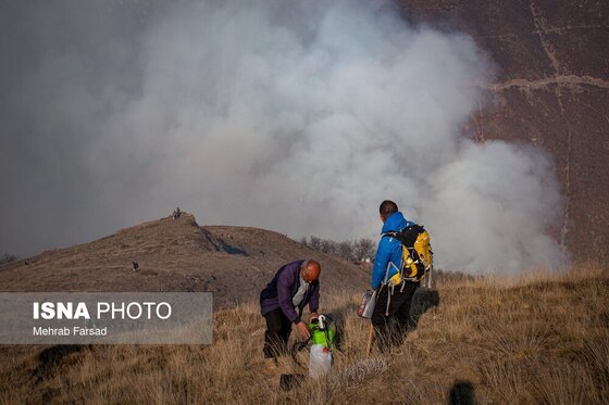 گزارش تصویری | عملیات مهار آتش‌سوزی مناطق کوهستانی روستاهای دلیر و الیت