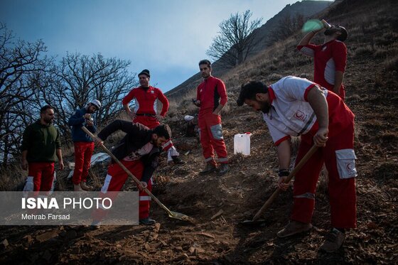 گزارش تصویری | عملیات مهار آتش‌سوزی مناطق کوهستانی روستاهای دلیر و الیت