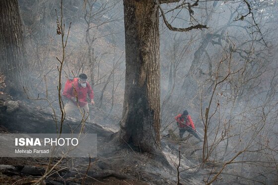 گزارش تصویری | عملیات مهار آتش‌سوزی مناطق کوهستانی روستاهای دلیر و الیت