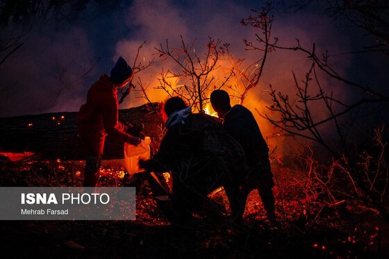 گزارش تصویری | عملیات مهار آتش‌سوزی مناطق کوهستانی روستاهای دلیر و الیت