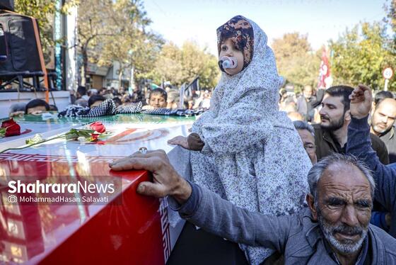 گزارش تصویری | اجتماع عزاداران فاطمی و تشییع پیکر مطهر ۱۳ شهید گمنام دوران دفاع مقدس در مشهد