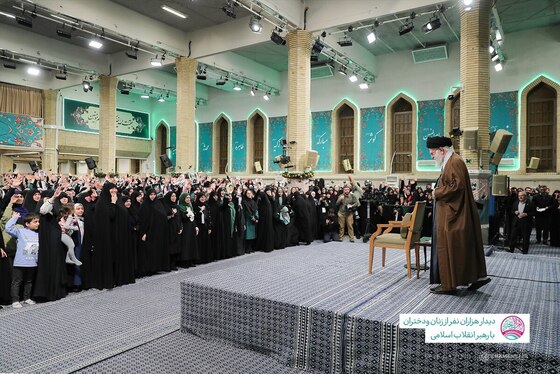 رهبر معظم انقلاب: زن مدیر خانه است، نه کارگزار | مهم‌ترین حق و نیاز زن در خانه، محبت همسر است (چهارشنبه، ۱۲ آذر ۱۴۰۴) + فیلم و عکس