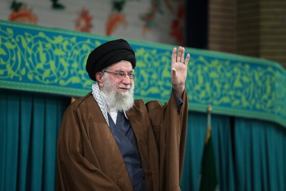 رهبر معظم انقلاب: زن مدیر خانه است، نه کارگزار | مهم‌ترین حق و نیاز زن در خانه، محبت همسر است (چهارشنبه، ۱۲ آذر ۱۴۰۴) + فیلم و عکس