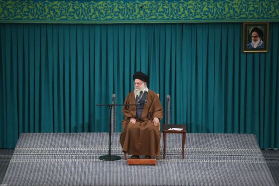 گزارش تصویری | دیدار هزاران نفر از زنان و دختران با رهبر معظم انقلاب اسلامی (۱۲ آذر ۱۴۰۴)