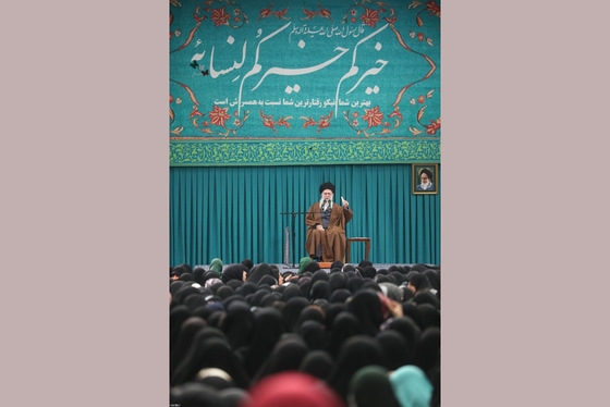 گزارش تصویری | دیدار هزاران نفر از زنان و دختران با رهبر معظم انقلاب اسلامی (۱۲ آذر ۱۴۰۴)
