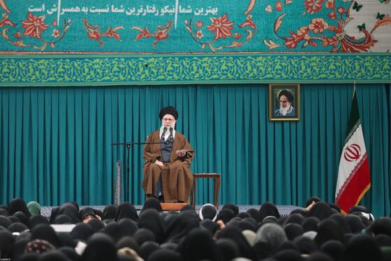 گزارش تصویری | دیدار هزاران نفر از زنان و دختران با رهبر معظم انقلاب اسلامی (۱۲ آذر ۱۴۰۴)