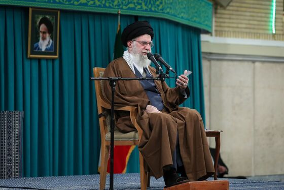 گزارش تصویری | دیدار هزاران نفر از زنان و دختران با رهبر معظم انقلاب اسلامی (۱۲ آذر ۱۴۰۴)