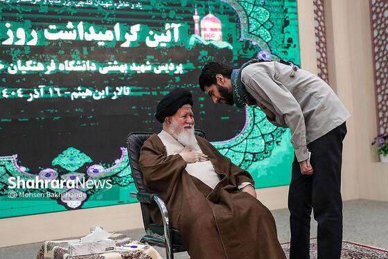 گزارش تصویری | دیدار آیت‌الله علم‌الهدی با دانشجویان و اساتید دانشگاه فرهنگیان مشهد به‌مناسبت «روز دانشجو» (۱۶ آذر ۱۴۰۴)