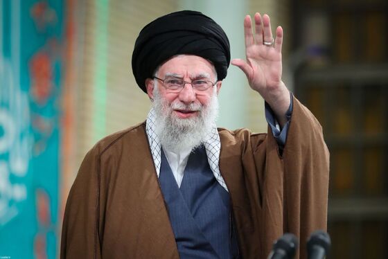 گزارش تصویری | دیدار هزاران نفر از مداحان و ستایشگران اهل بیت(ع) با رهبر انقلاب اسلامی