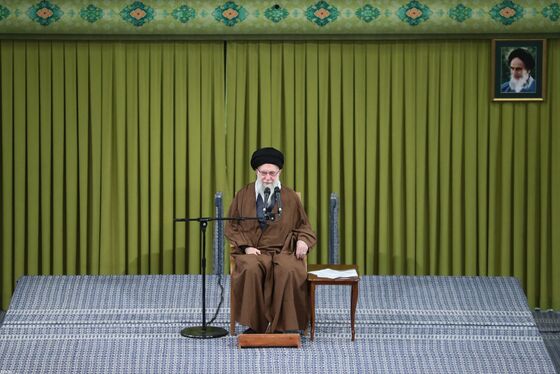 گزارش تصویری | دیدار هزاران نفر از مداحان و ستایشگران اهل بیت(ع) با رهبر انقلاب اسلامی