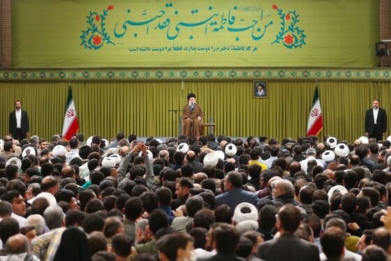 گزارش تصویری | دیدار هزاران نفر از مداحان و ستایشگران اهل بیت(ع) با رهبر انقلاب اسلامی