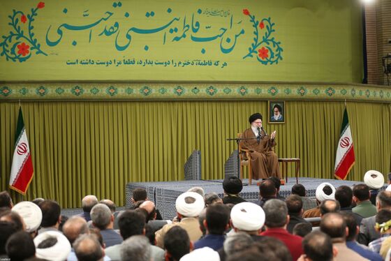 گزارش تصویری | دیدار هزاران نفر از مداحان و ستایشگران اهل بیت(ع) با رهبر انقلاب اسلامی