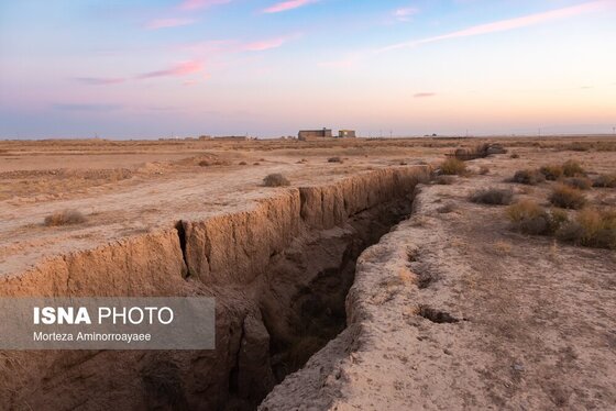 گزارش تصویری | عمیق‌ترین شکاف فرونشست کشور - نیشابور