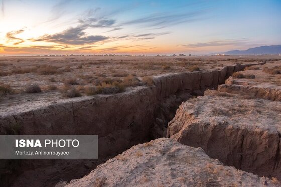 گزارش تصویری | عمیق‌ترین شکاف فرونشست کشور - نیشابور