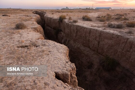 گزارش تصویری | عمیق‌ترین شکاف فرونشست کشور - نیشابور