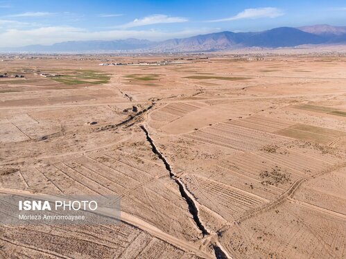 گزارش تصویری | عمیق‌ترین شکاف فرونشست کشور - نیشابور