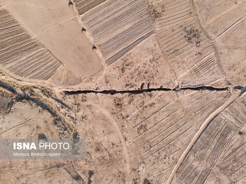 گزارش تصویری | عمیق‌ترین شکاف فرونشست کشور - نیشابور