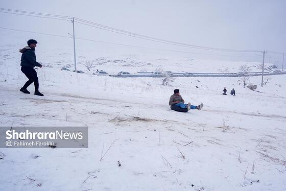 گزارش تصویری | حال و هوای مردم در اولین بارش برف پاییزی
