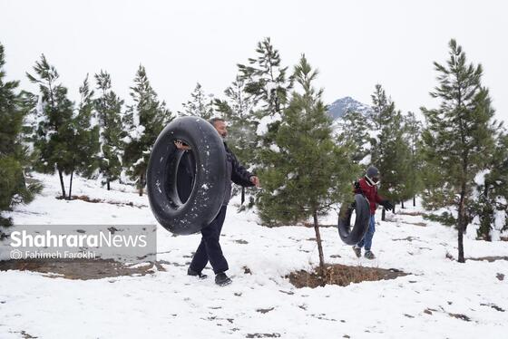 گزارش تصویری | حال و هوای مردم در اولین بارش برف پاییزی